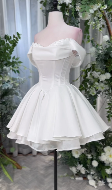 Niulatu Off-the-shoulder Homecoming Dresses White A-Line Short Prom Dresses Satin Sweet White Birthday Dresses HZ1026
